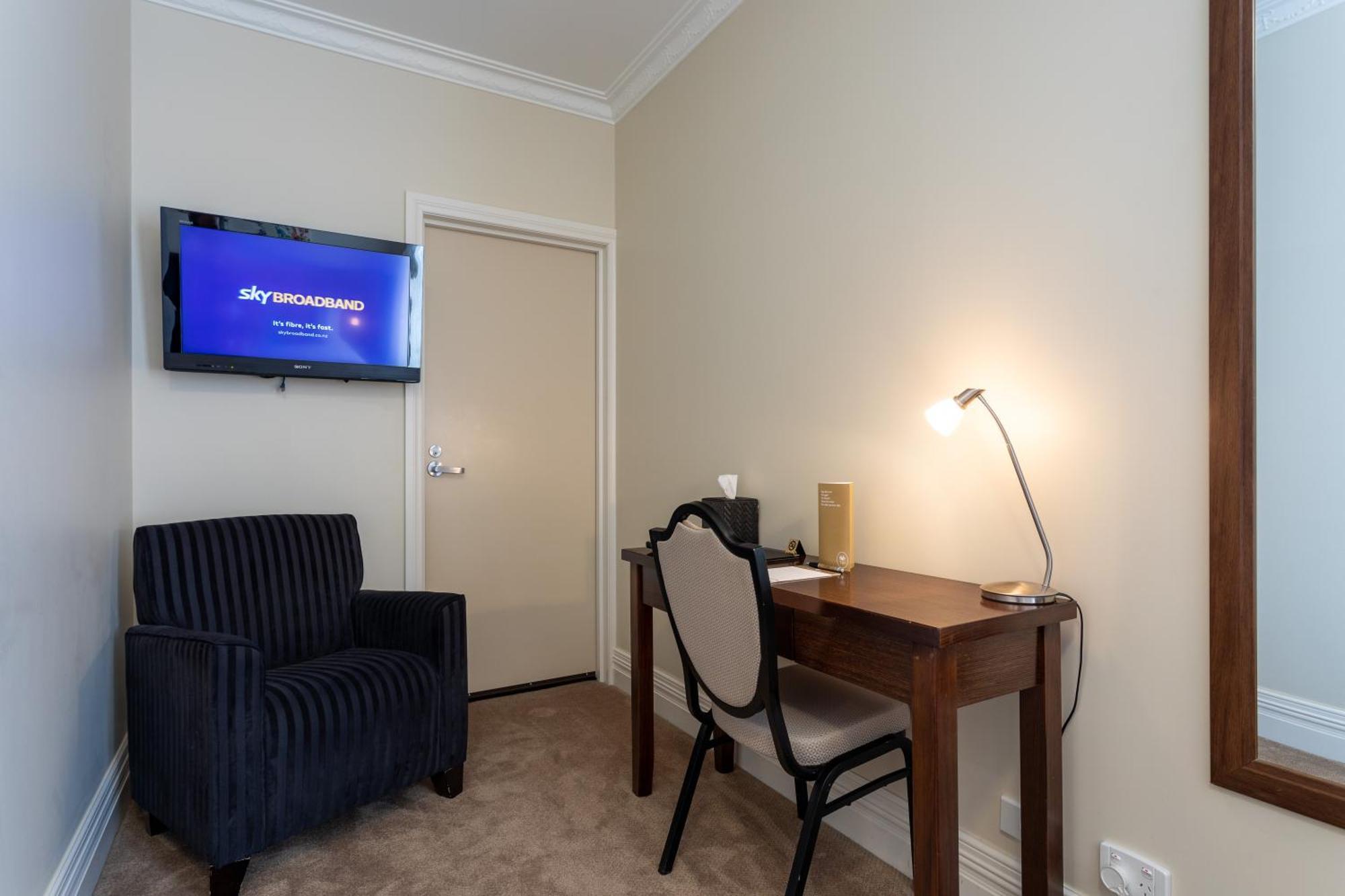 Hotel Tuakau Hotel 4*