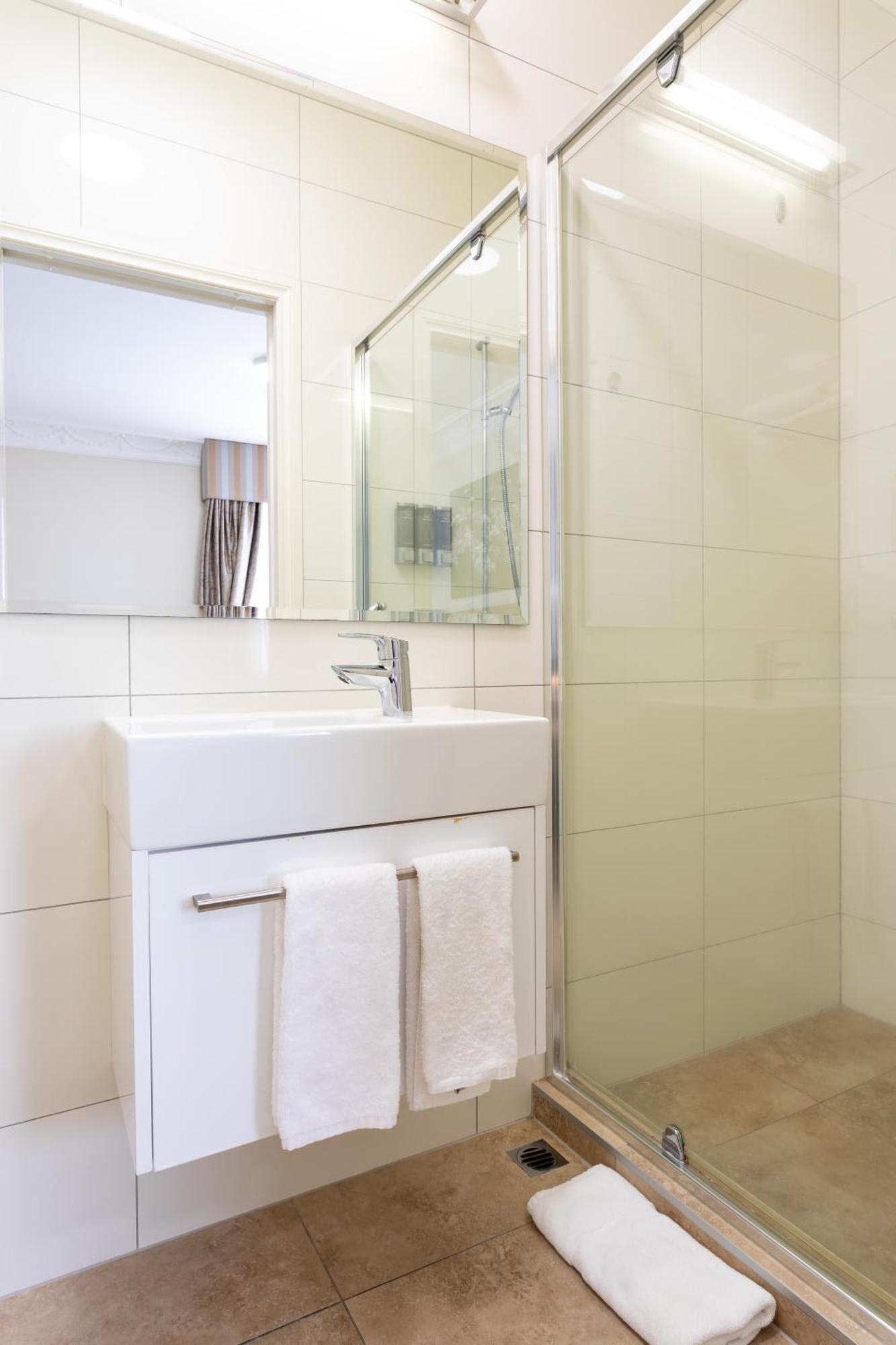 Tuakau Hotel 4*