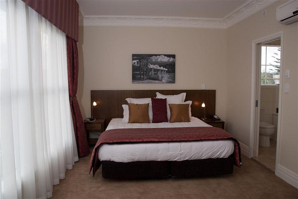 Tuakau Hotel